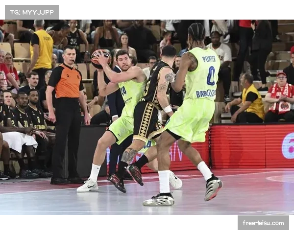 雄鹿防守效率下滑 争冠前景遭遇严峻挑战与质疑